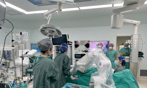 分体式模块化机器人当“助手”，河南完成首例妇科手术